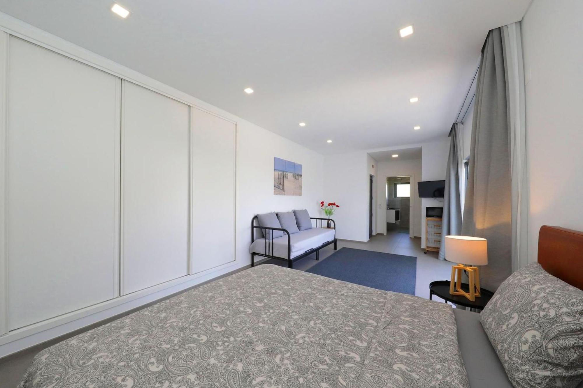Perogil Suites Poppy - Elegant Suite With Pool タヴィラ エクステリア 写真